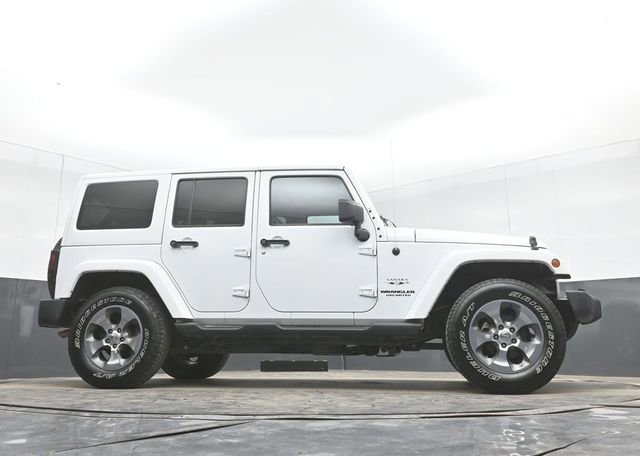 Used 2017 Jeep Wrangler Unlimited Sahara w/ Connectivity Group AWD/4WD image 45