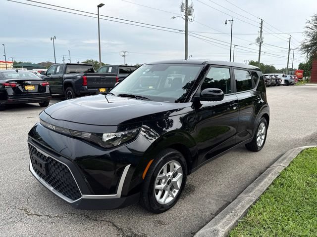 Used 2025 Kia Soul FWD image 3