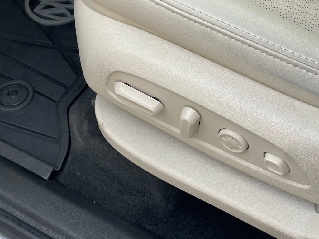 Used 2023 Buick Enclave Premium AWD/4WD image 7