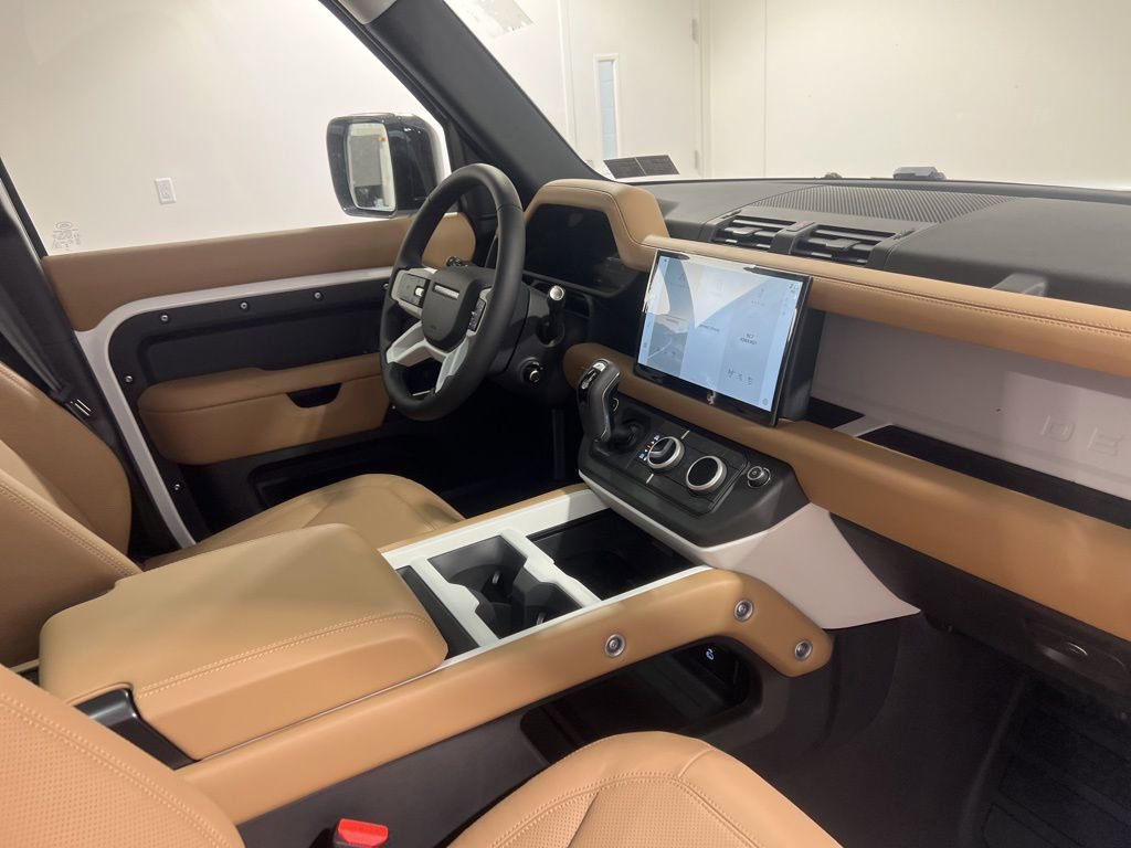 Used 2025 Land Rover Defender 110 S image 24