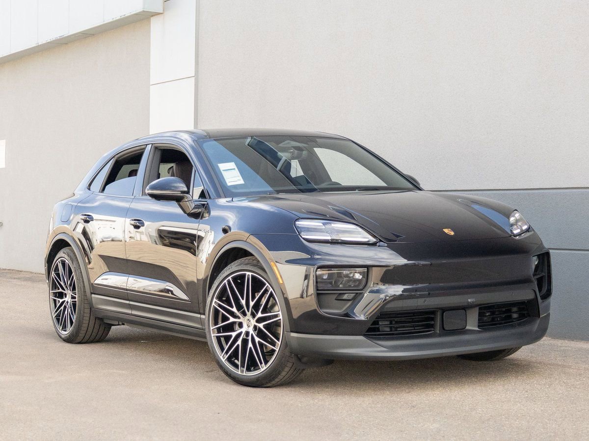 New 2025 Porsche Macan 4 Electric image 15