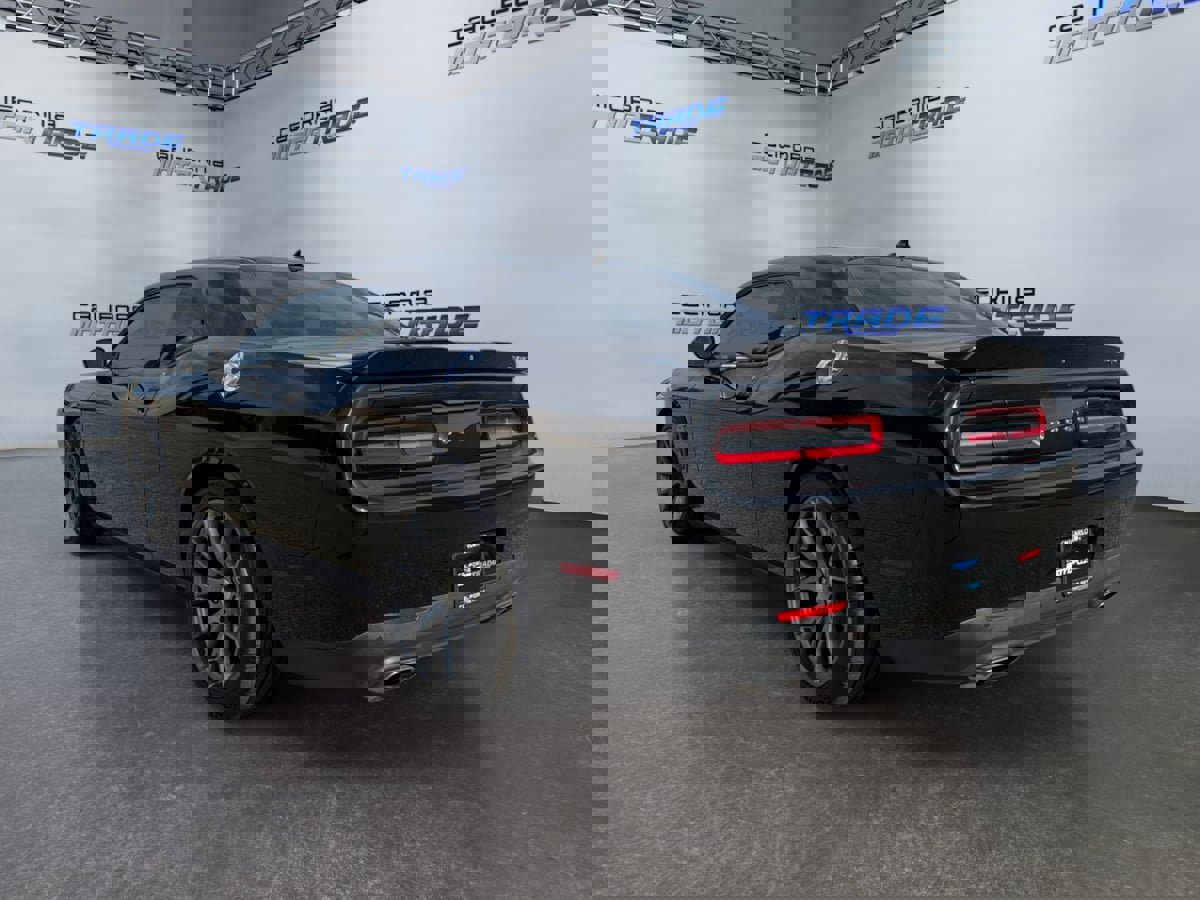 Used 2016 Dodge Challenger SRT image 7