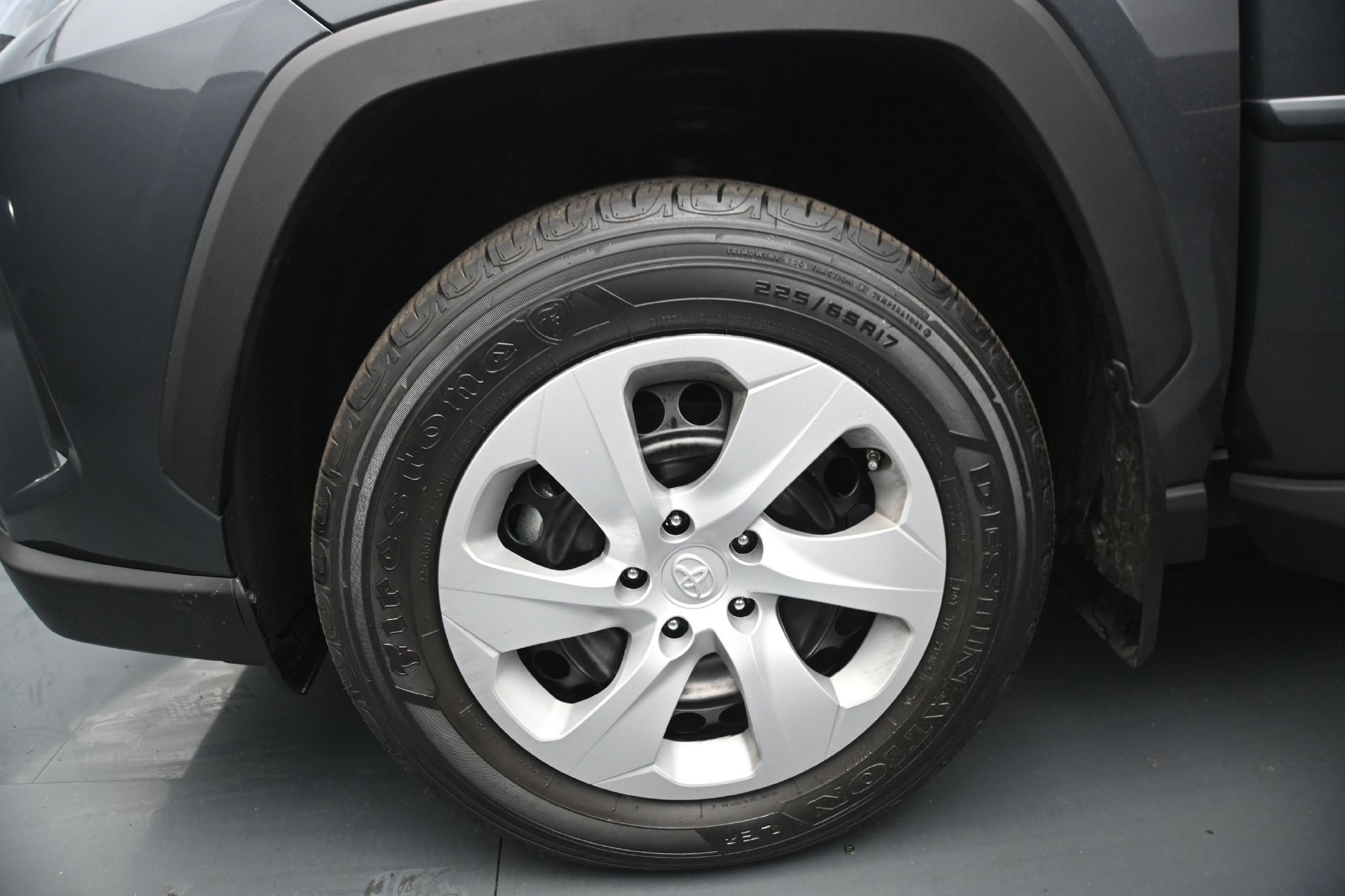 Used 2024 Toyota RAV4 LE AWD/4WD image 25