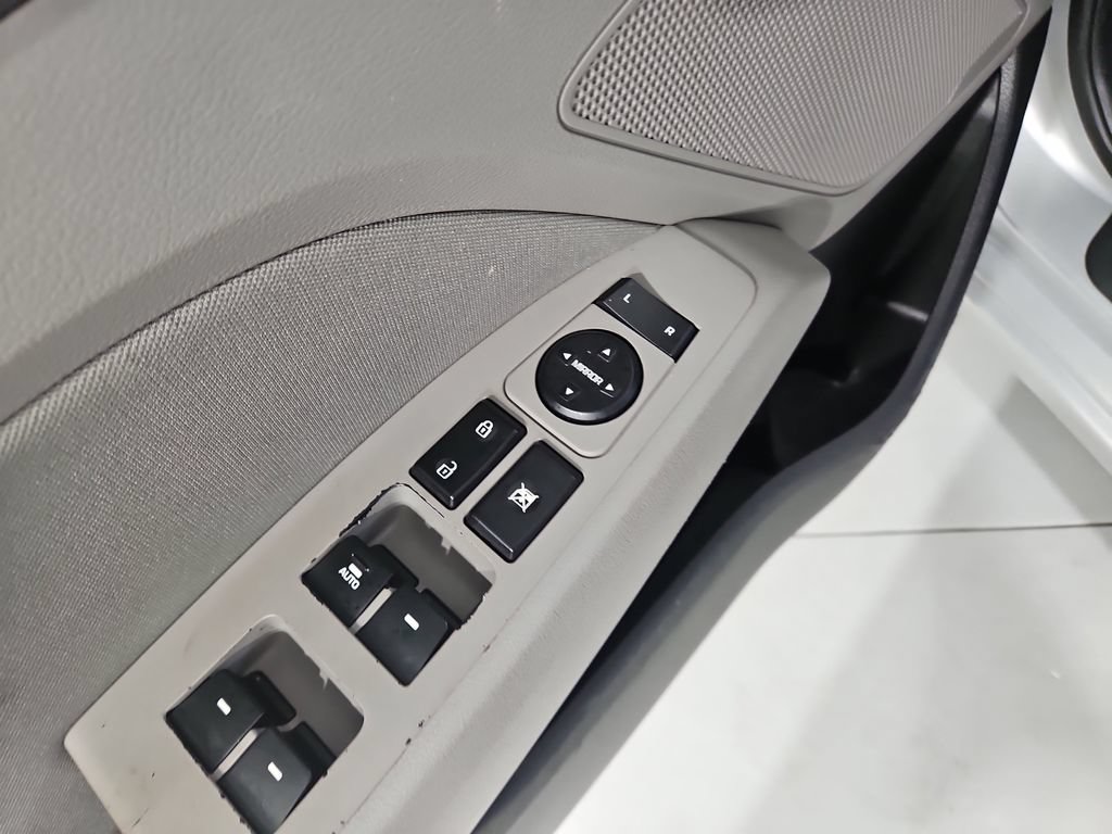 Used 2018 Hyundai Elantra Value Edition w/ Cargo Package FWD image 12