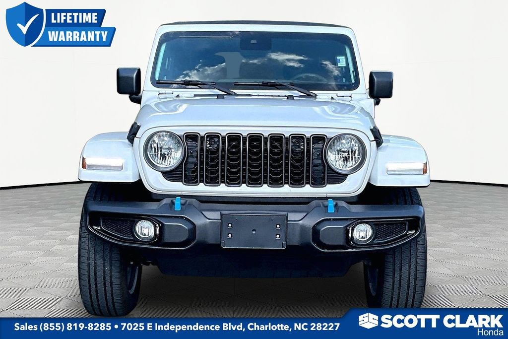 Used 2024 Jeep Wrangler Unlimited AWD/4WD image 2