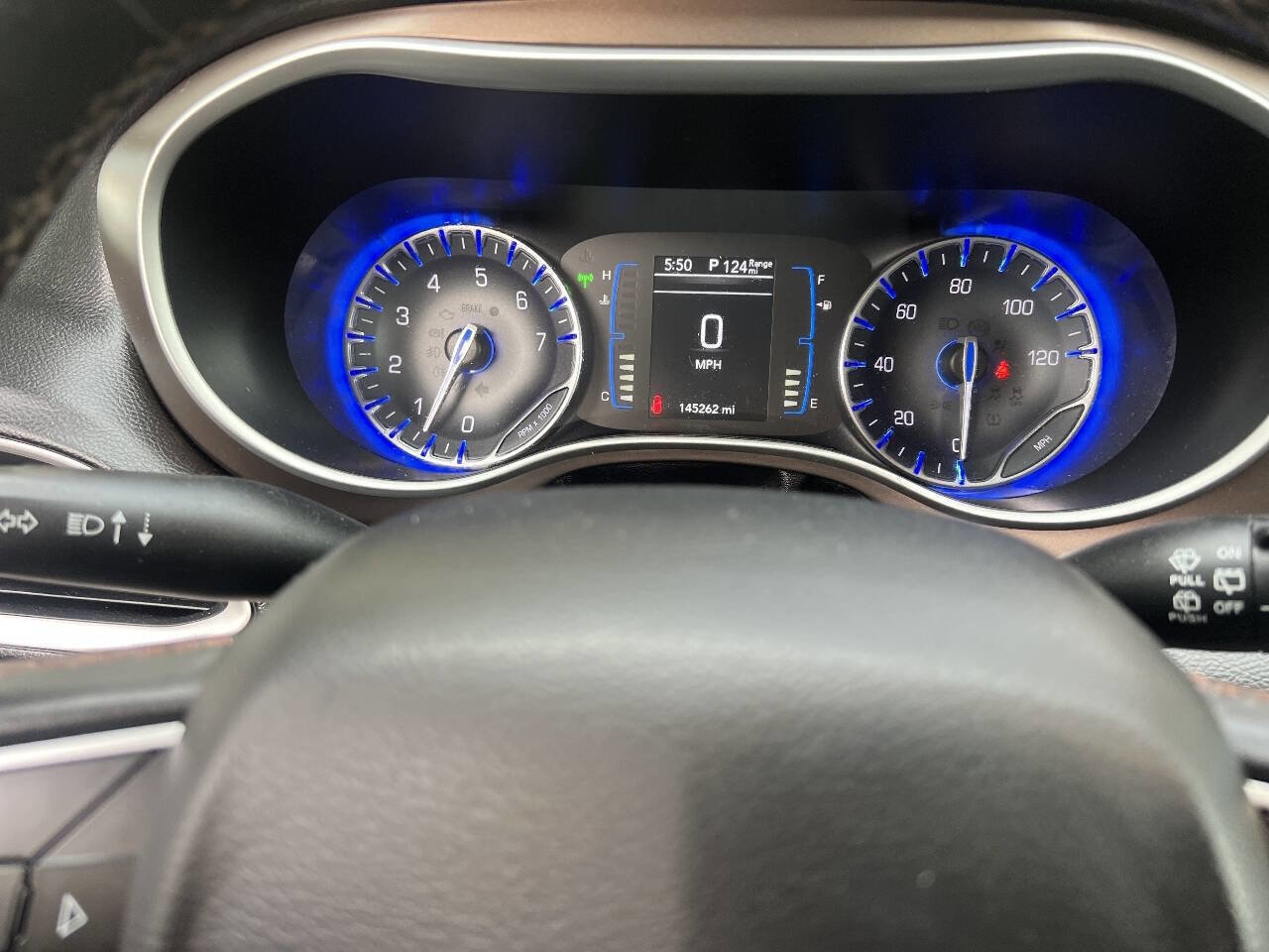 Used 2017 Chrysler Pacifica Touring-L image 11