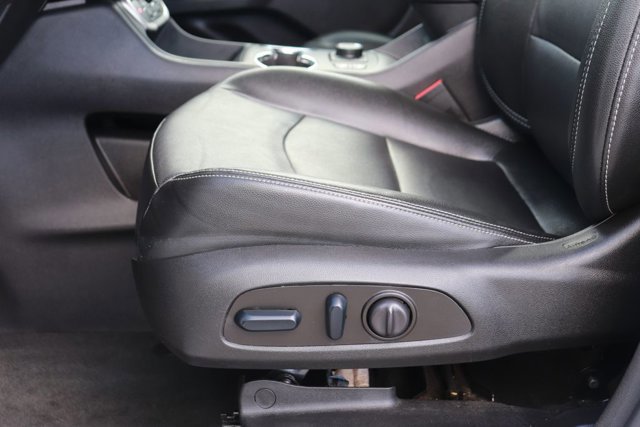 Used 2024 GMC Terrain SLT image 9