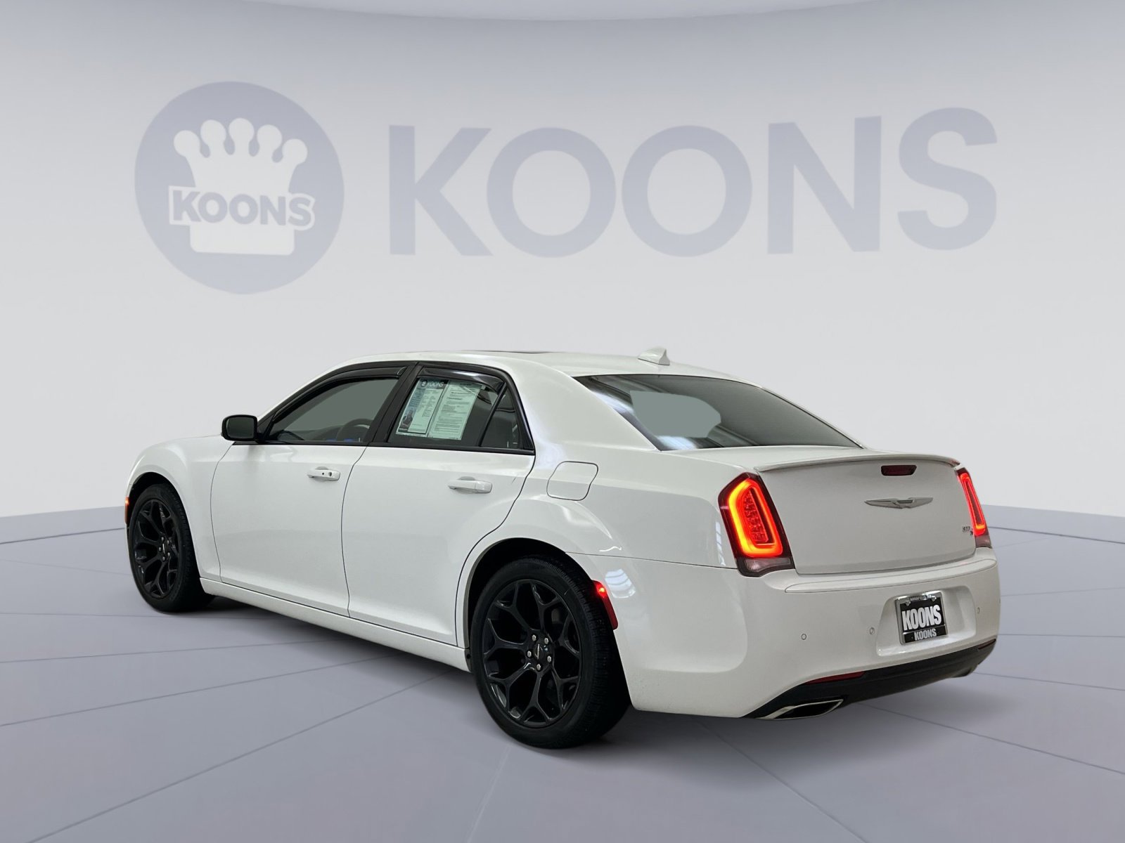 Used 2019 Chrysler 300 S w/ 300S Premium Group image 4