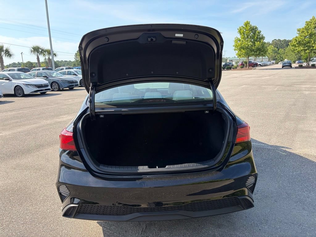 Used 2022 Kia Forte LXS FWD image 5