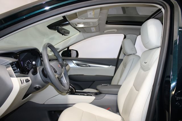 Certified 2025 Cadillac XT5 Premium Luxury w/ Technology Package AWD/4WD image 6