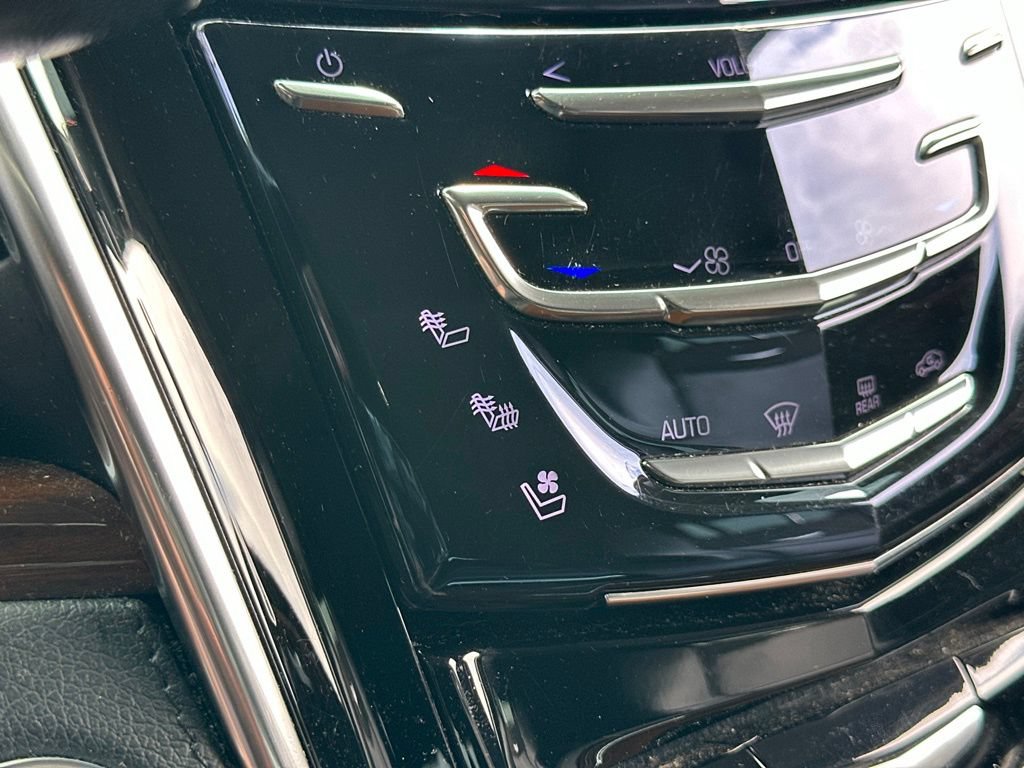 Used 2020 Cadillac Escalade Luxury AWD/4WD image 5