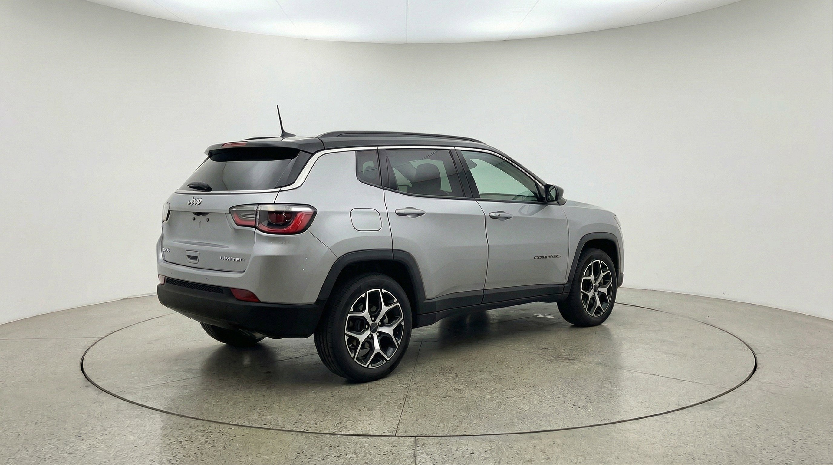 Used 2025 Jeep Compass Limited image 9