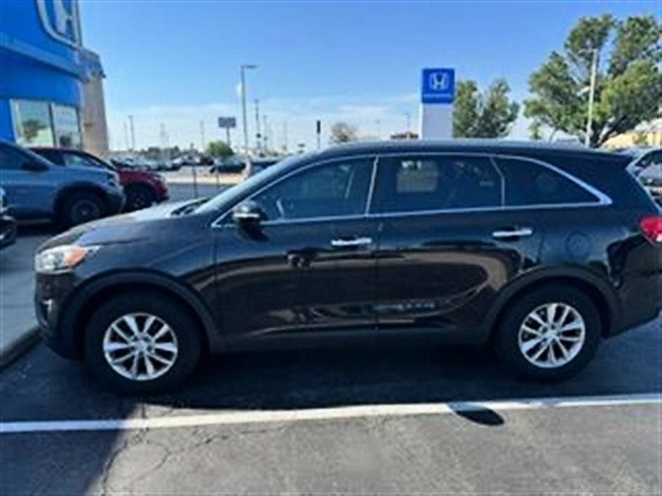 Used 2017 Kia Sorento FWD image 11