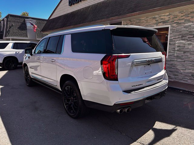 Used 2023 GMC Yukon XL Denali AWD/4WD image 5