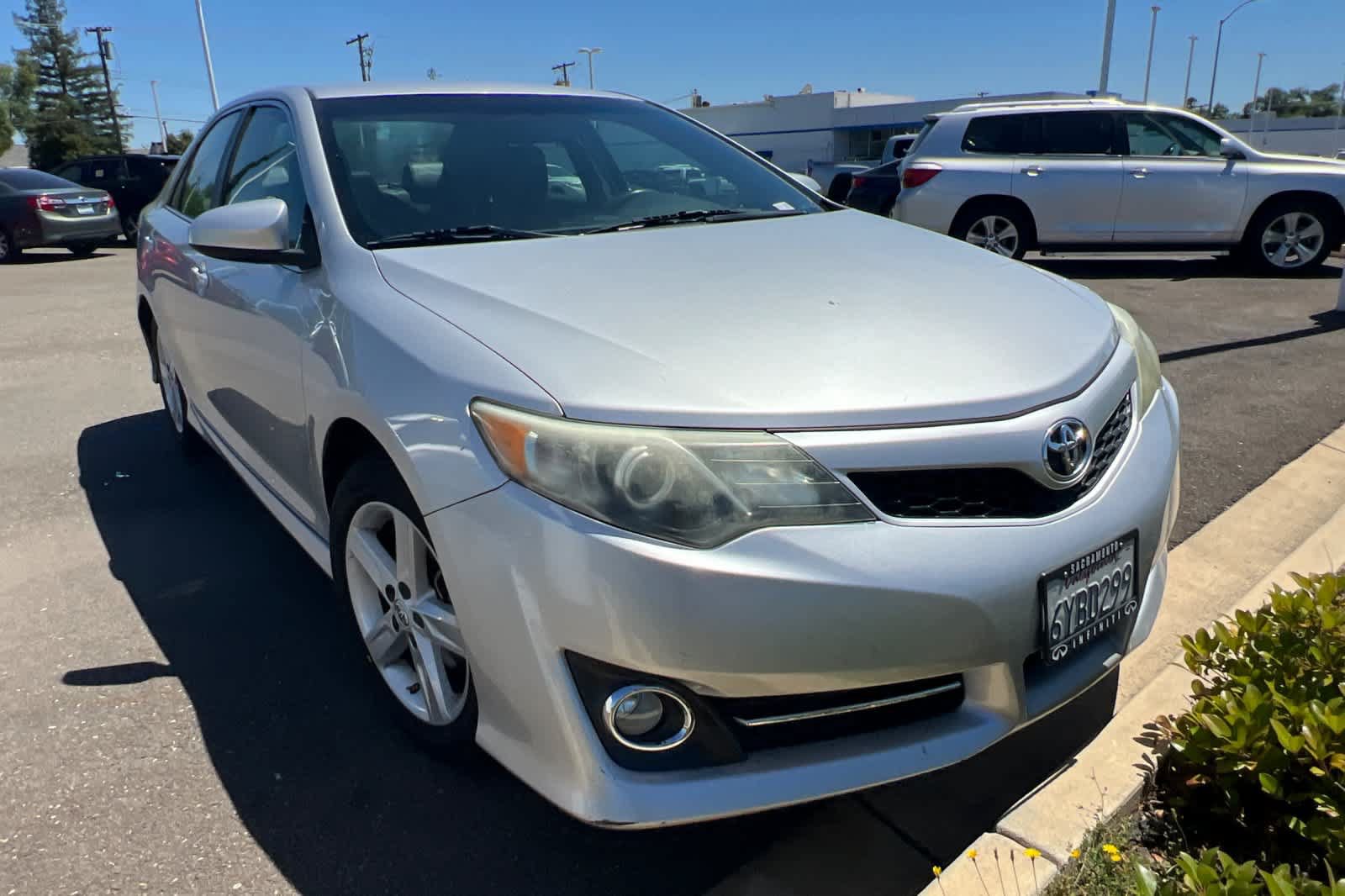 Used 2012 Toyota Camry SE FWD image 3