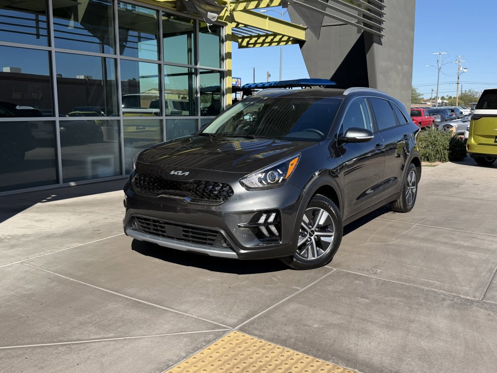 Used 2022 Kia Niro EX image 2