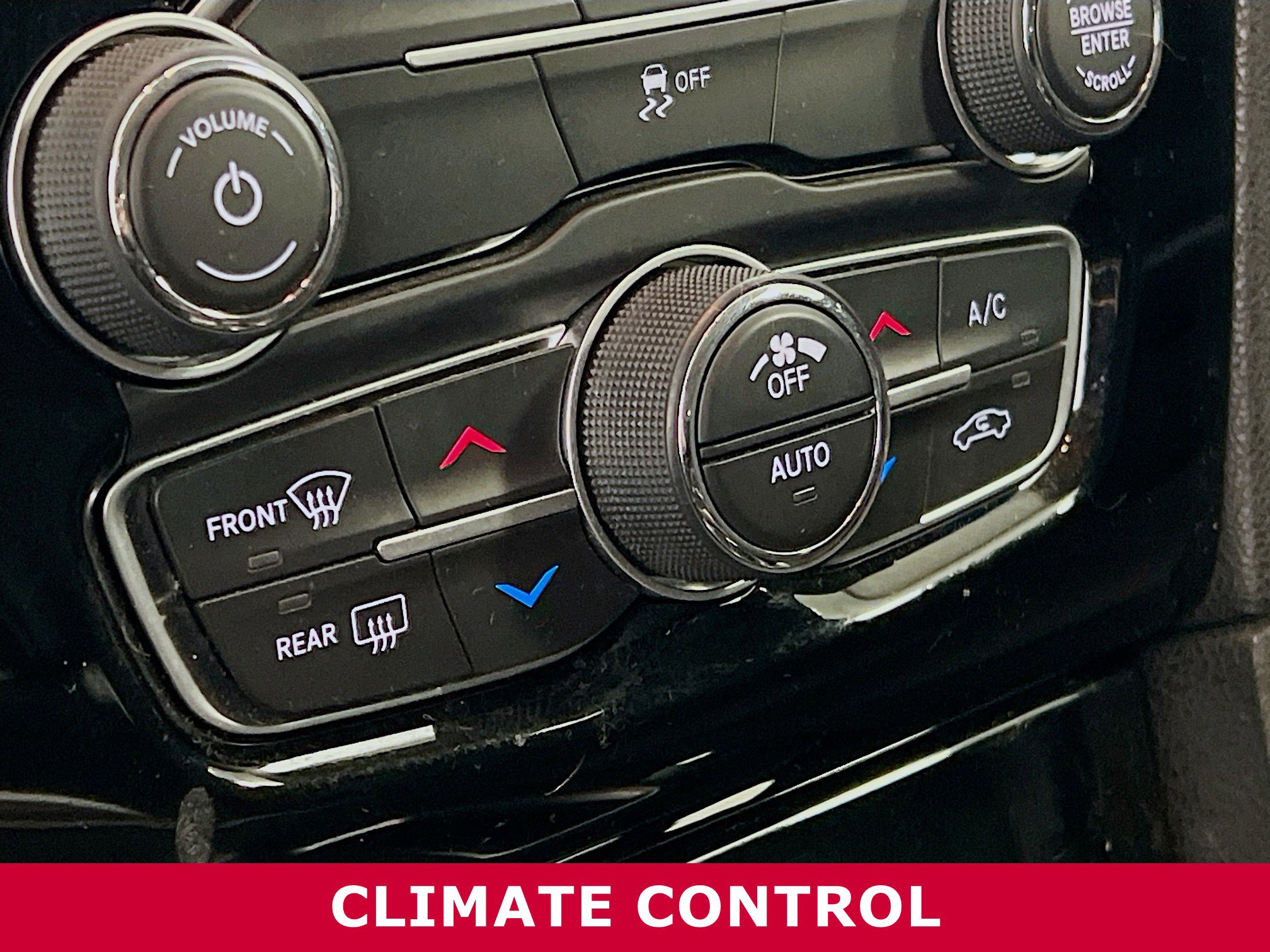 Used 2023 Chrysler 300 Touring w/ Sport Appearance Package image 10