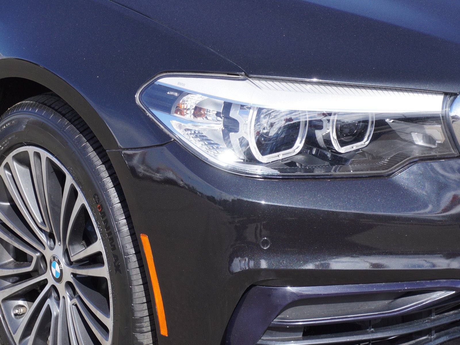 Used 2019 BMW 540i xDrive AWD/4WD image 3