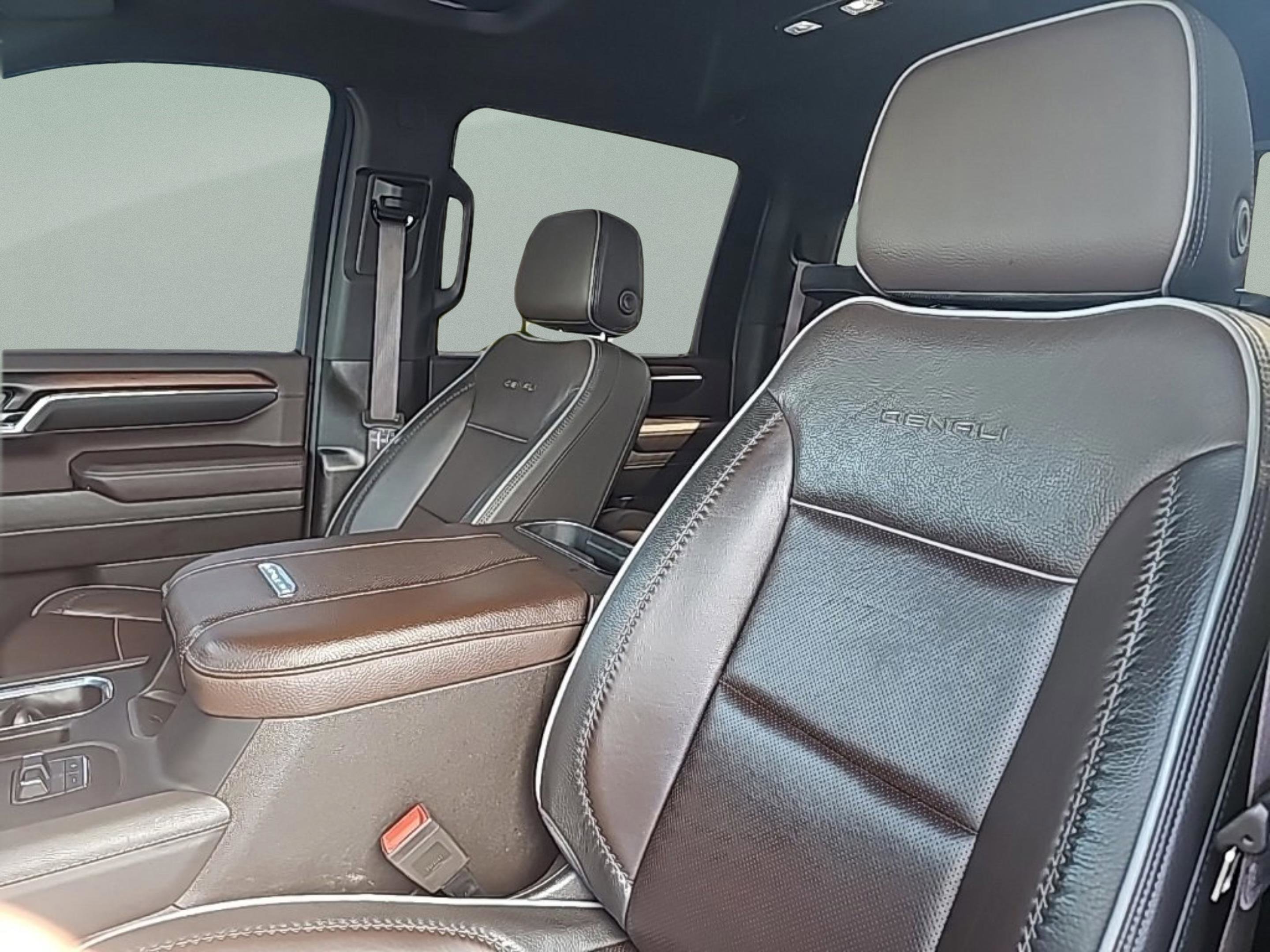 Used 2024 GMC Sierra 3500 Denali w/ Denali Reserve Package image 25