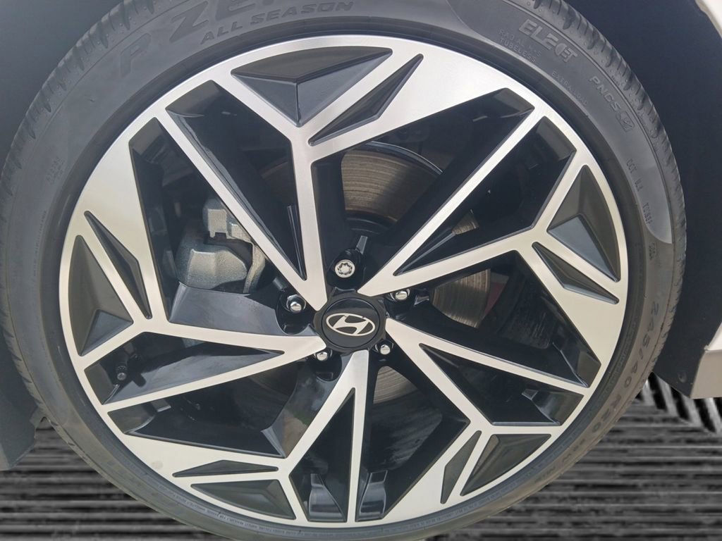 Used 2025 Hyundai Ioniq 6 SEL image 9