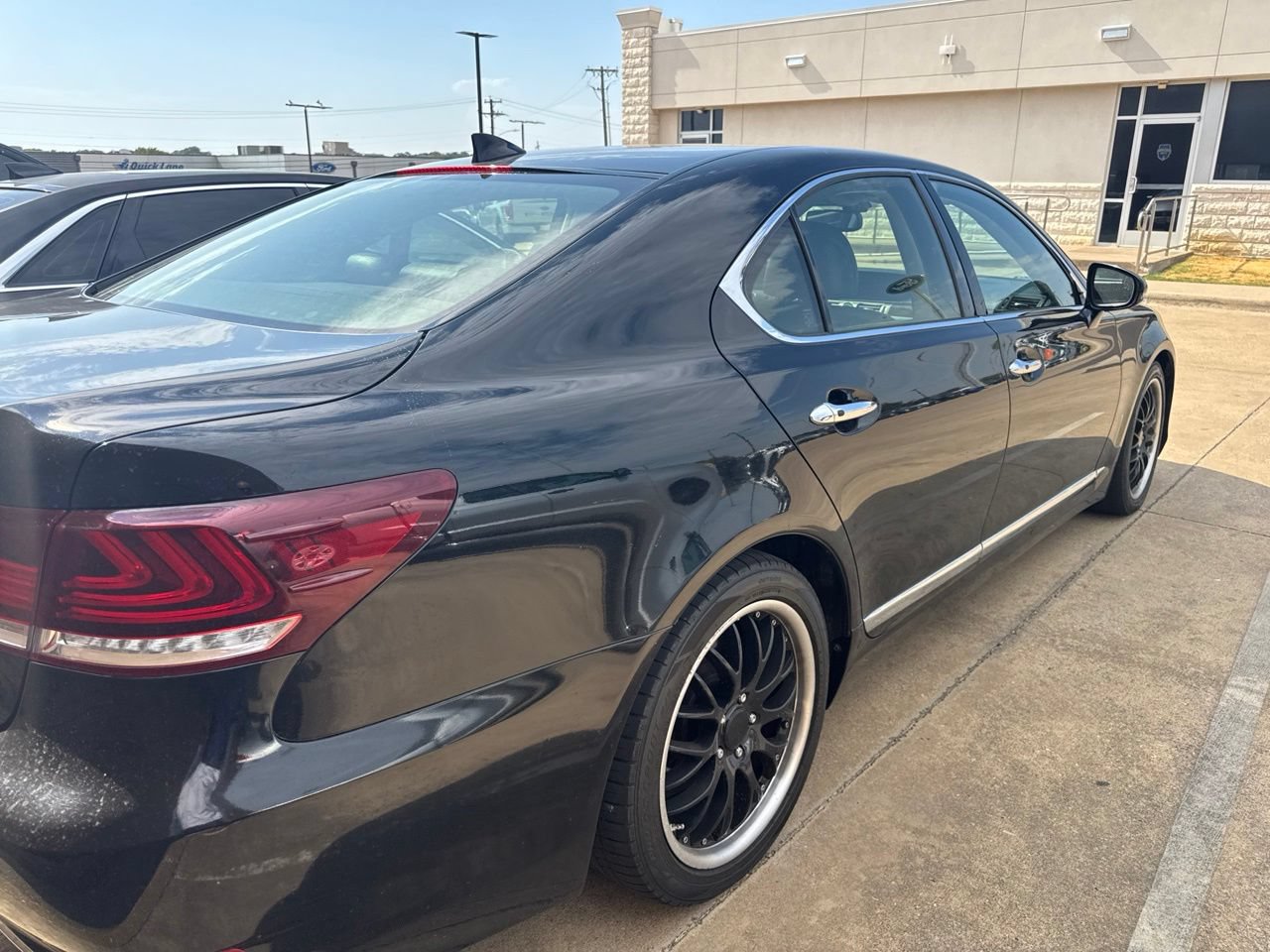 Used 2015 Lexus LS 460 AWD w/ Comfort Package image 4
