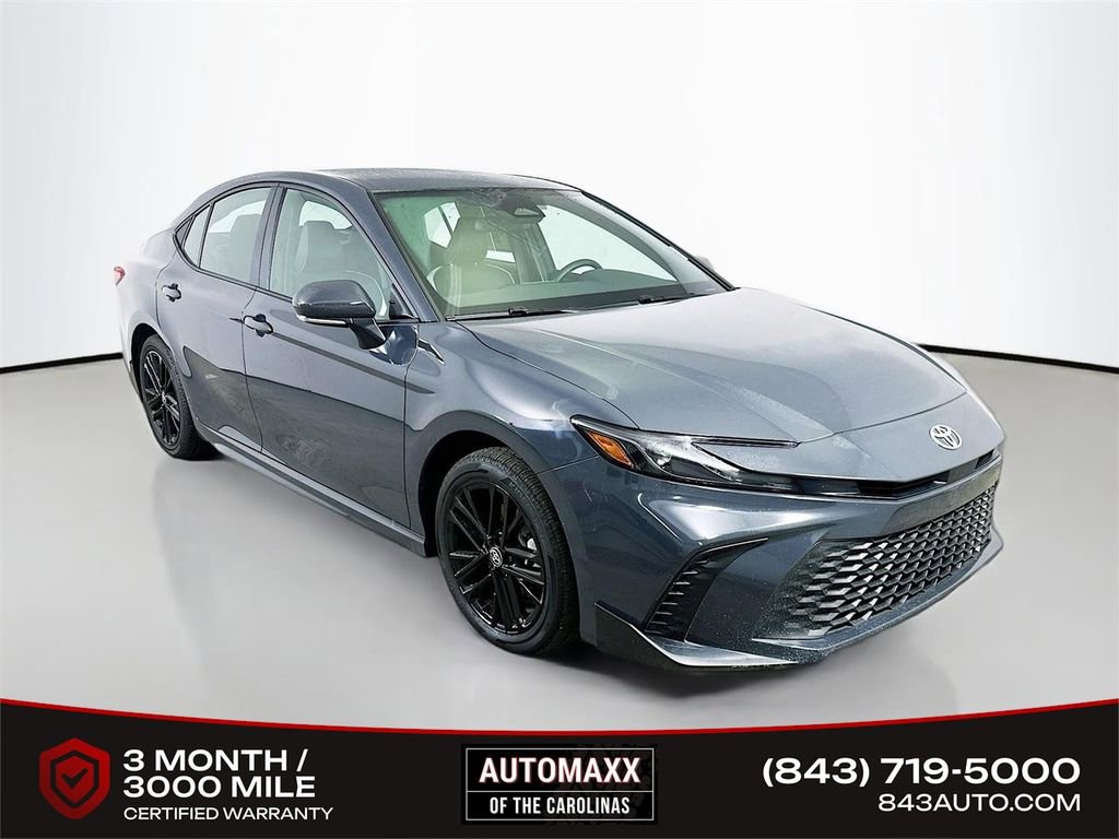 Used 2025 Toyota Camry SE image 1