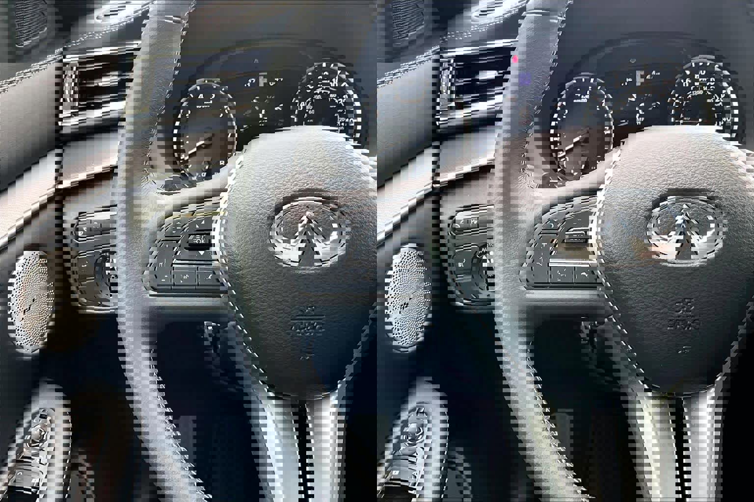 Used 2023 INFINITI QX55 Essential image 24