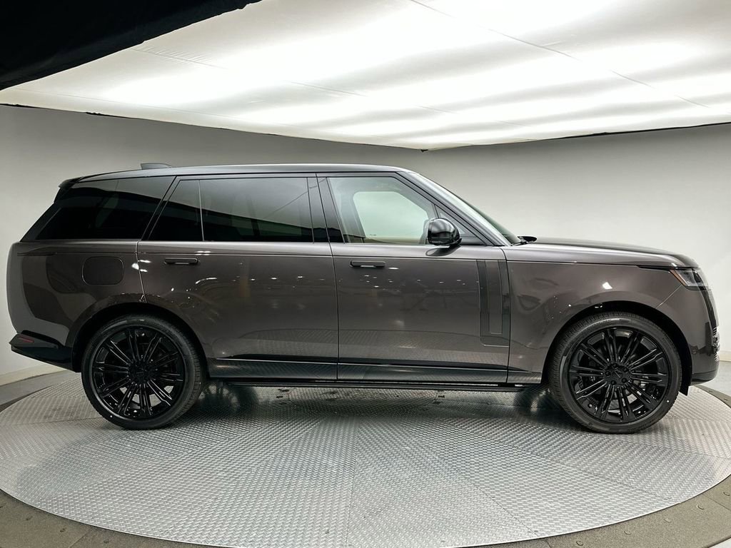 New 2026 Land Rover Range Rover Long Wheelbase SE AWD/4WD image 12