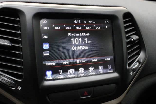 Used 2017 Jeep Cherokee Latitude w/ Comfort/Convenience Group image 33