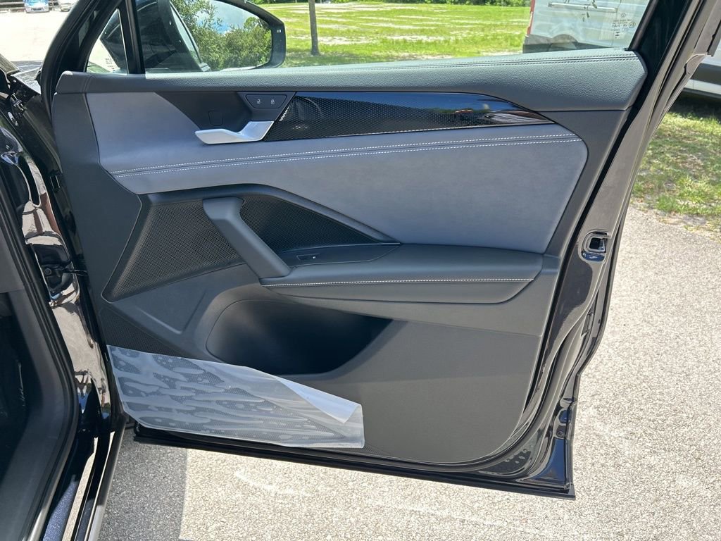 New 2025 Volkswagen Tiguan SE image 37