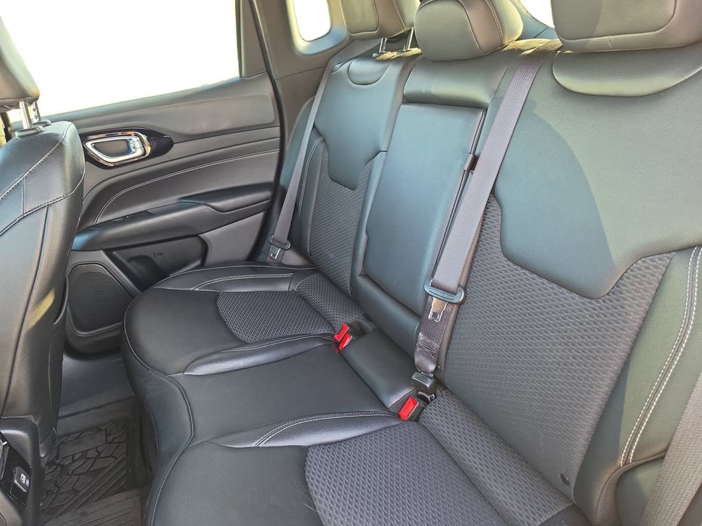 Used 2024 Jeep Compass Latitude w/ Altitude Special Edition AWD/4WD image 15