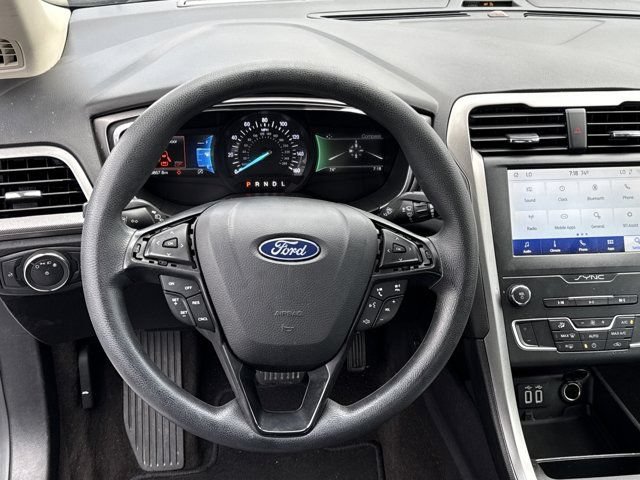 Used 2020 Ford Fusion SE FWD image 19