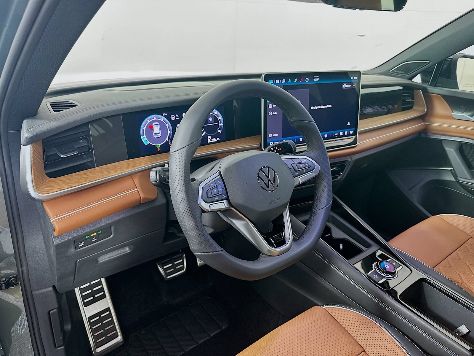 New 2026 Volkswagen Tiguan SEL R-Line AWD/4WD image 9