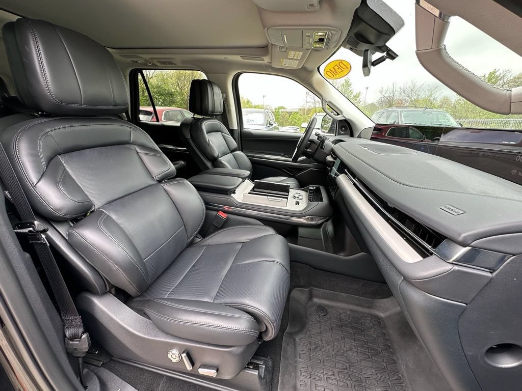 New 2025 Lincoln Navigator Reserve AWD/4WD image 23