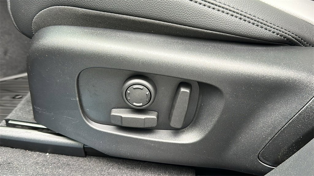 New 2026 Land Rover Range Rover Velar Dynamic SE image 11