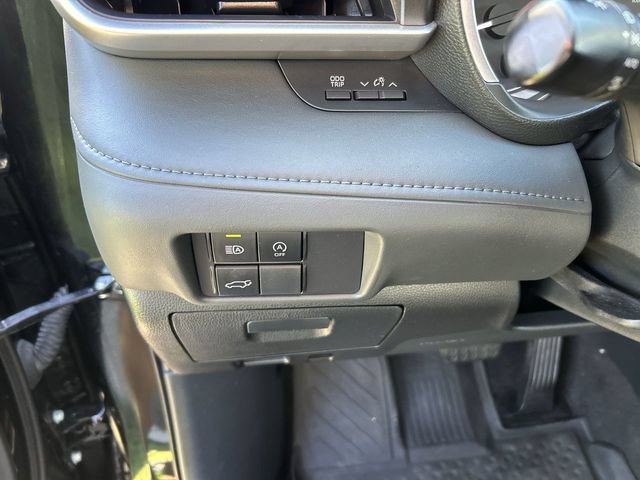 Used 2023 Toyota Highlander XLE AWD/4WD image 17