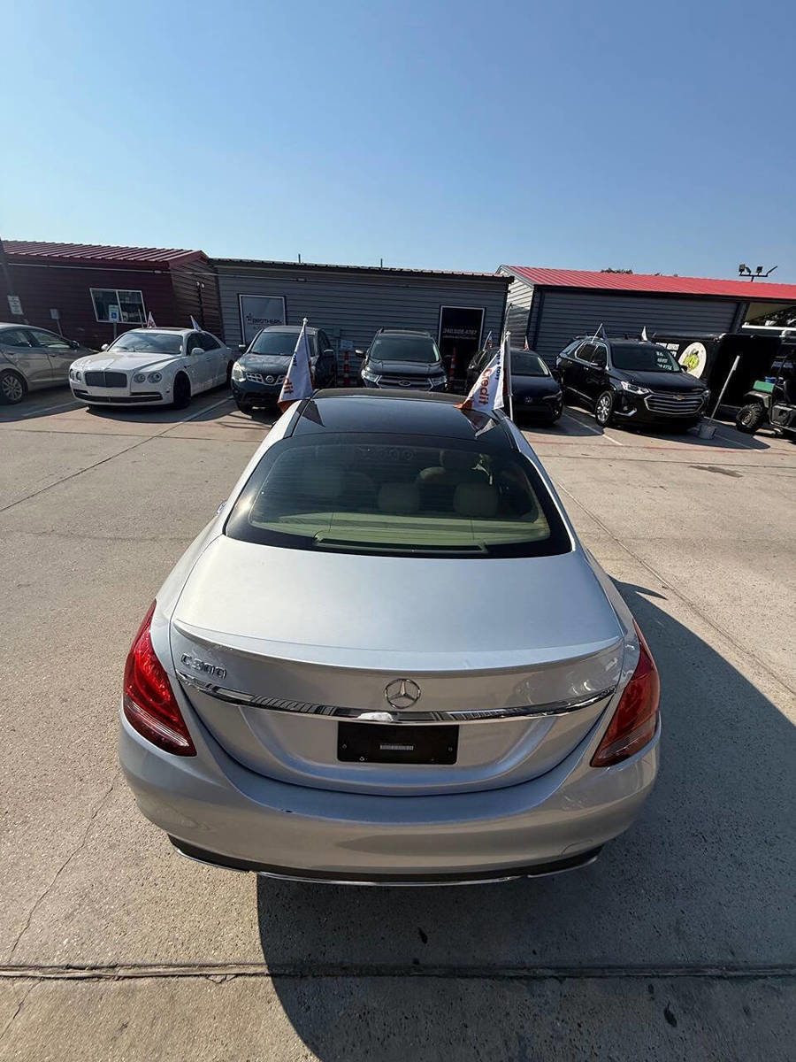 Used 2017 Mercedes-Benz C 300 Sedan image 25