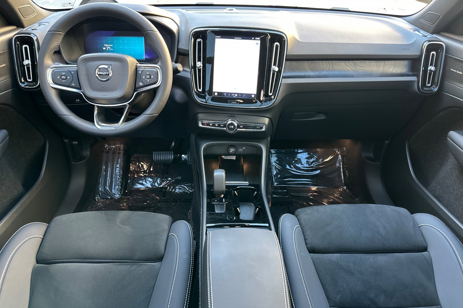 Used 2023 Volvo XC40 Recharge Ultimate image 14