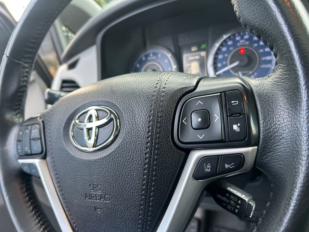 Used 2019 Toyota Sienna XLE FWD image 18