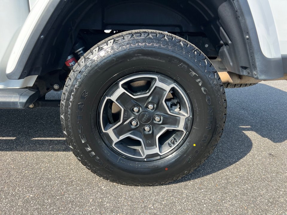 Used 2023 Jeep Gladiator Mojave w/ Cold Weather Group image 22