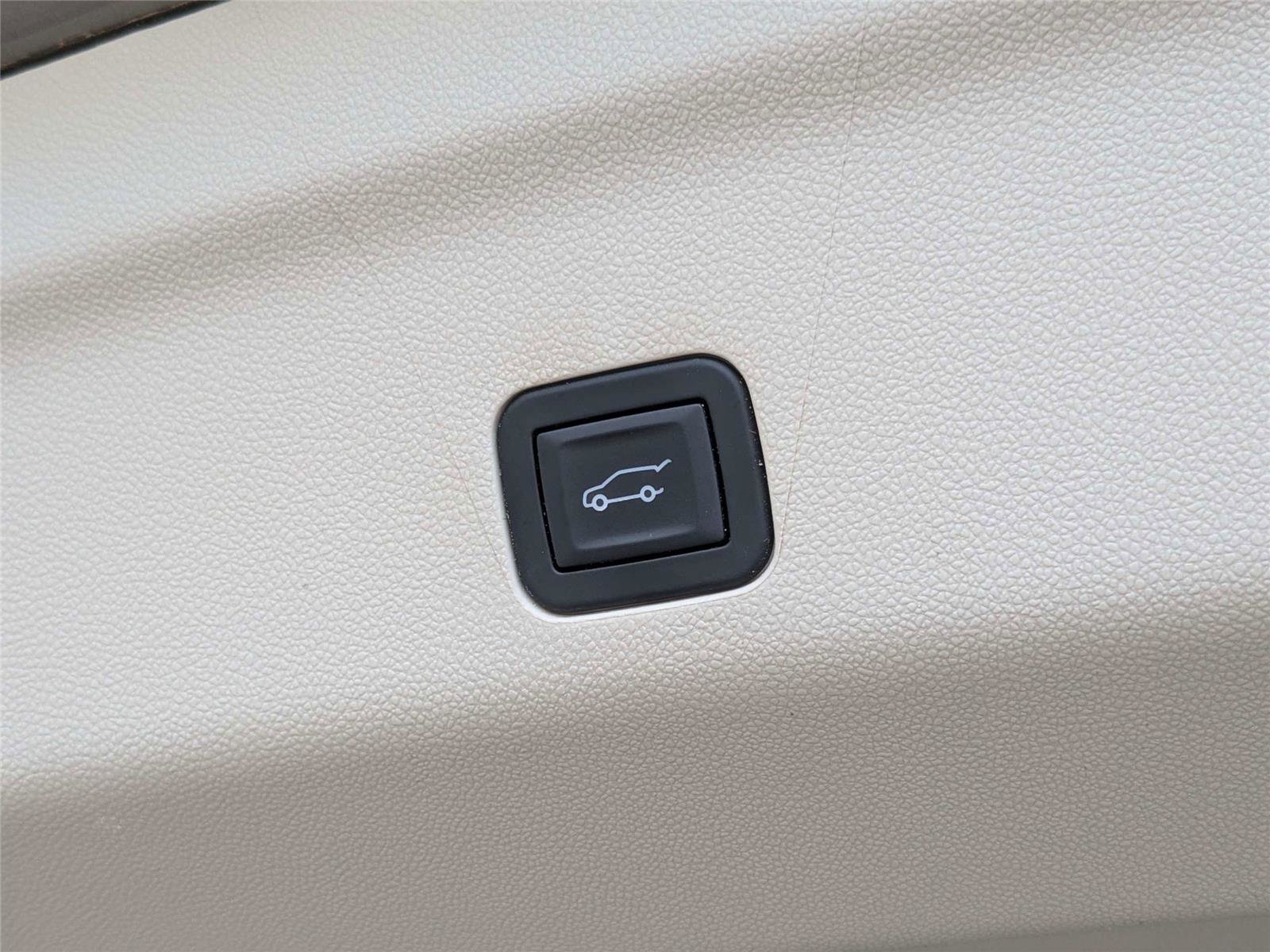 Used 2025 Cadillac Escalade Sport Platinum w/ LPO, Floor Liner Package AWD/4WD image 10