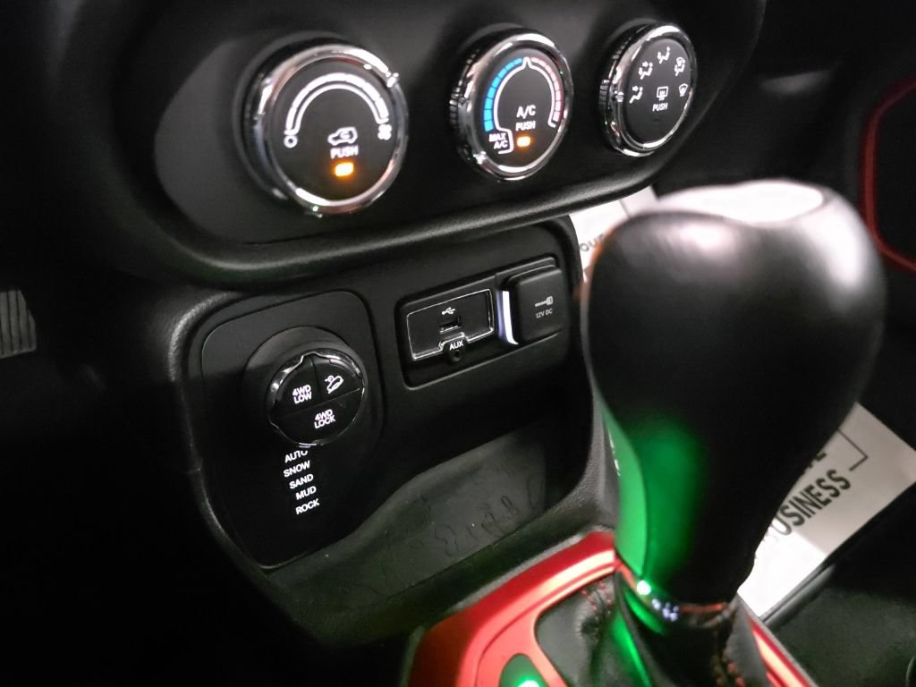 Used 2017 Jeep Renegade Trailhawk AWD/4WD image 19
