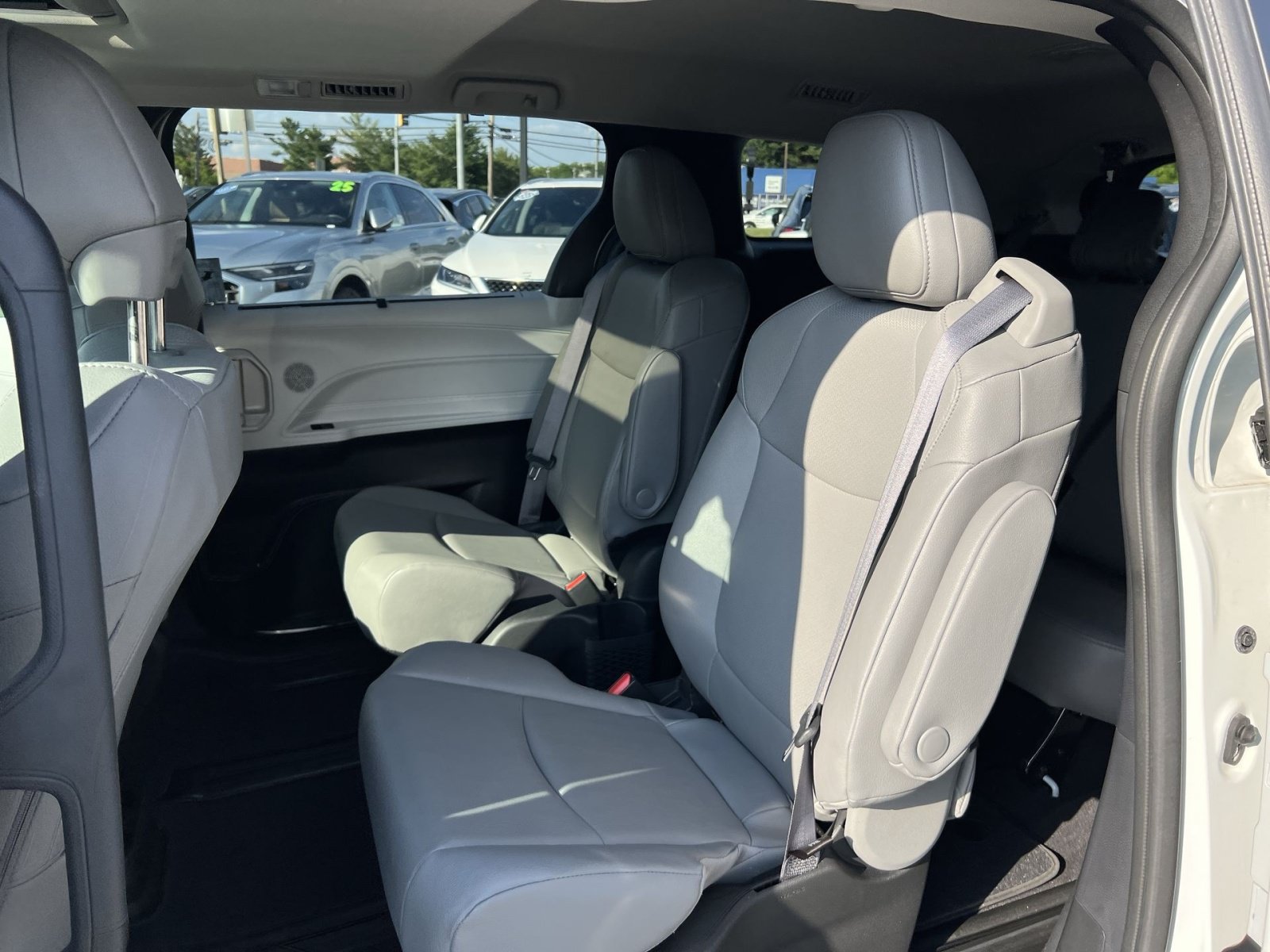 Used 2025 Toyota Sienna XLE AWD/4WD image 25