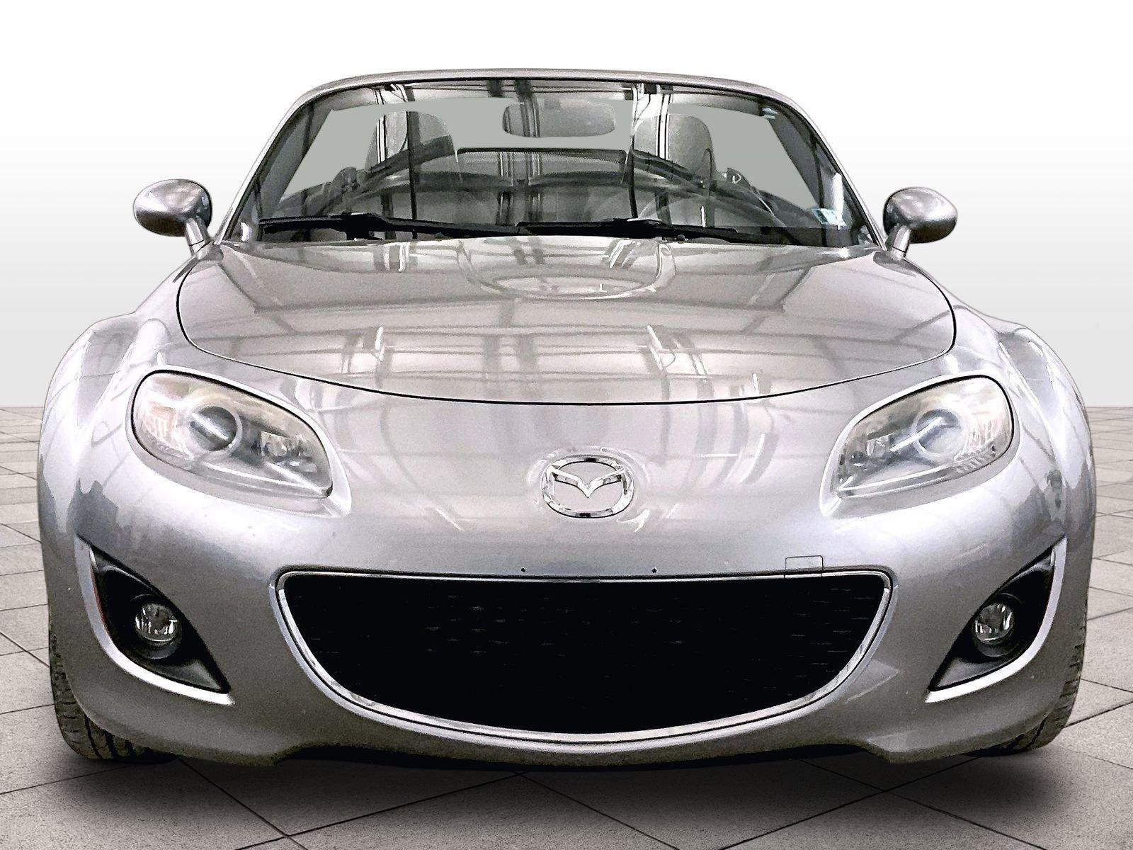 Used 2010 MAZDA MX-5 Miata Touring RWD image 3