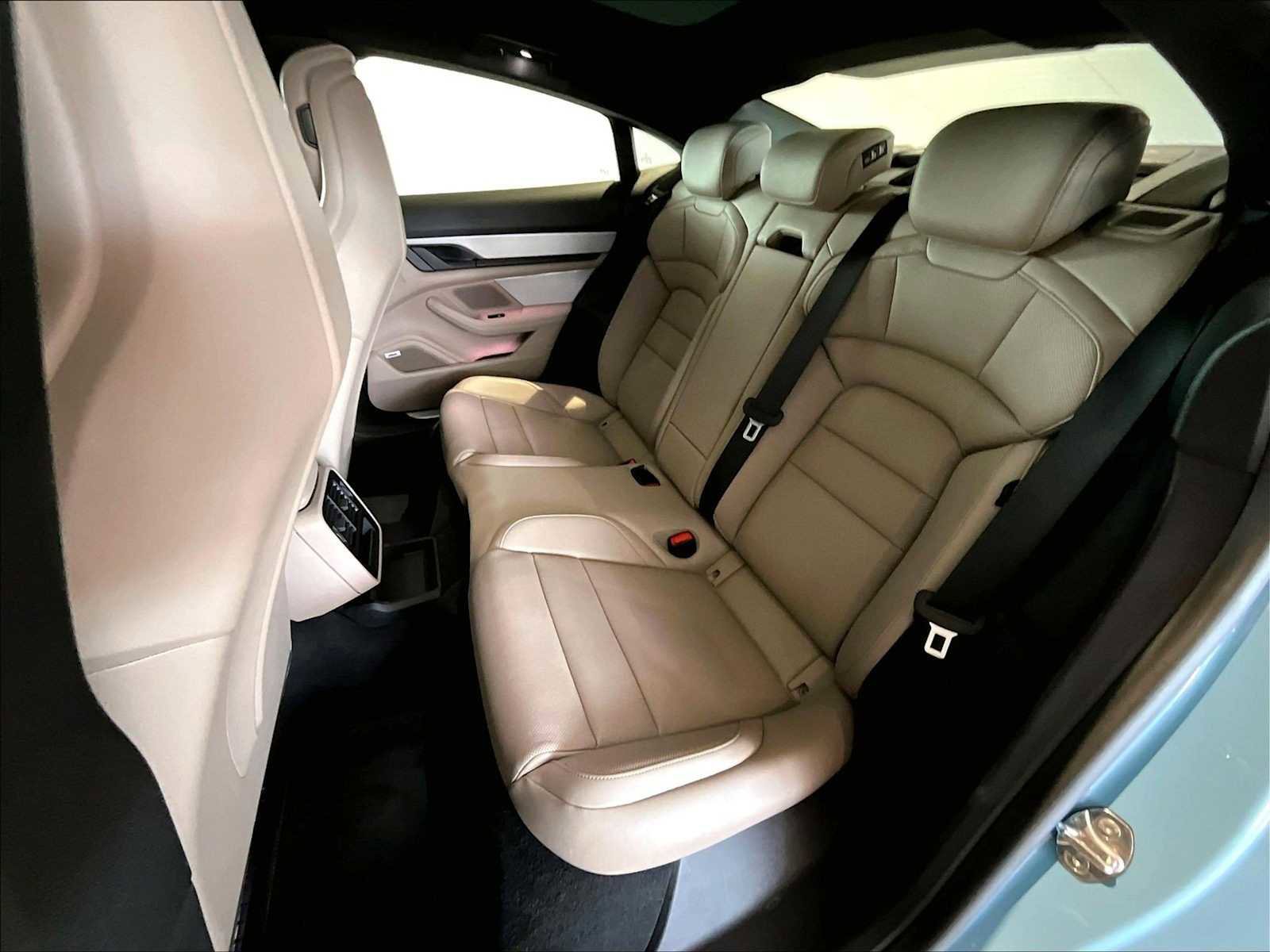 Used 2022 Porsche Taycan 4S image 30