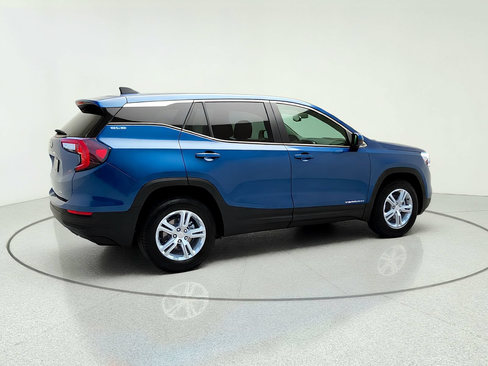Used 2024 GMC Terrain SLE AWD/4WD image 8