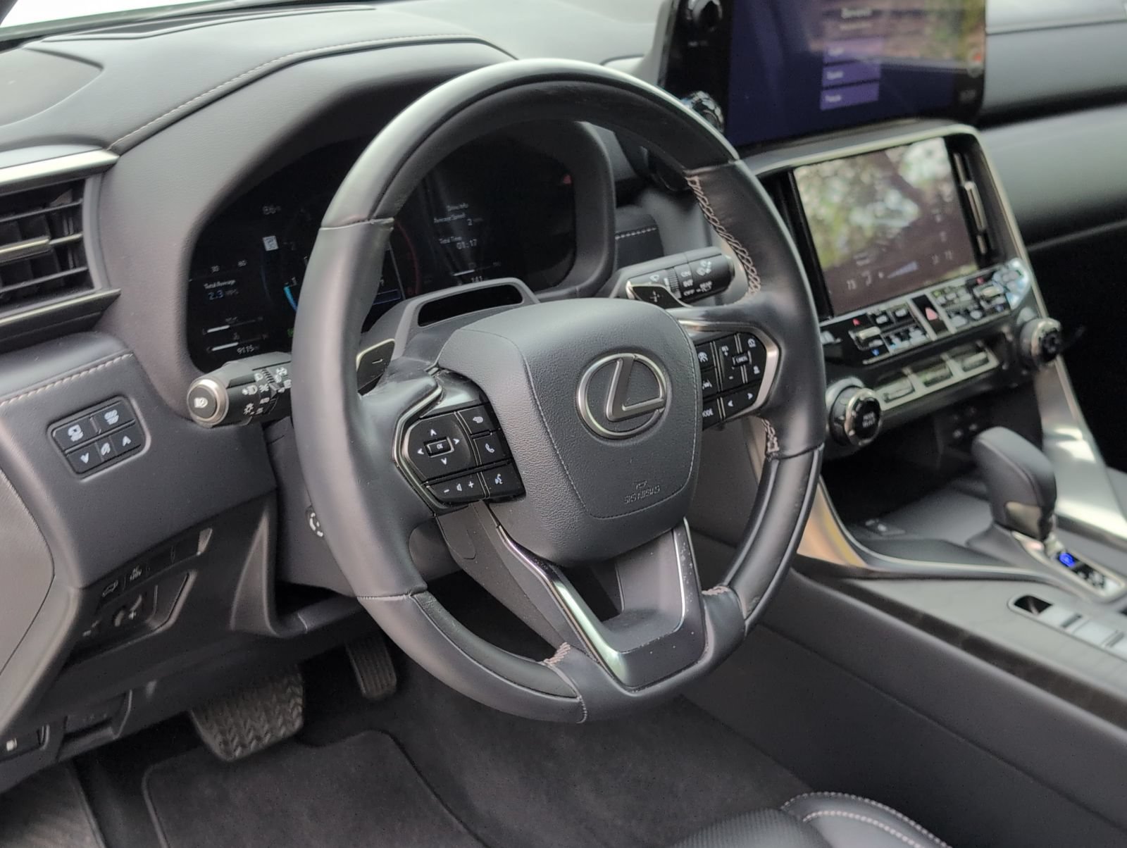 Certified 2026 Lexus LX 700h Luxury w/ Appearance Package AWD/4WD image 6