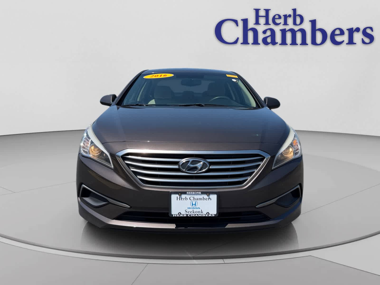 Used 2016 Hyundai Sonata SE w/ Cargo Package FWD image 2