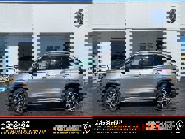 New 2025 Volkswagen Tiguan SE image 12