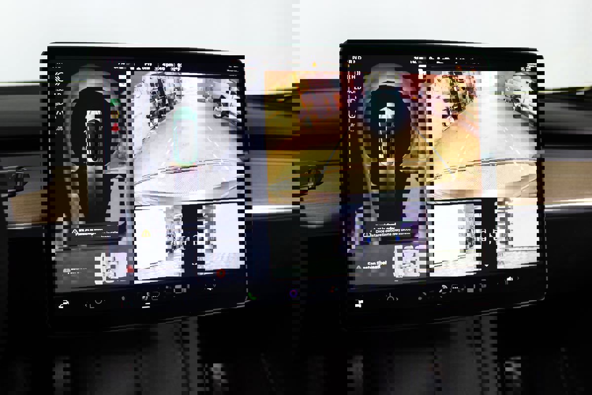 Used 2023 Tesla Model 3 Standard Range image 16